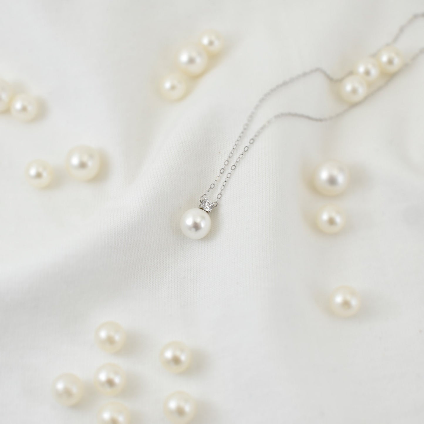 Minimalist Pearl Necklace