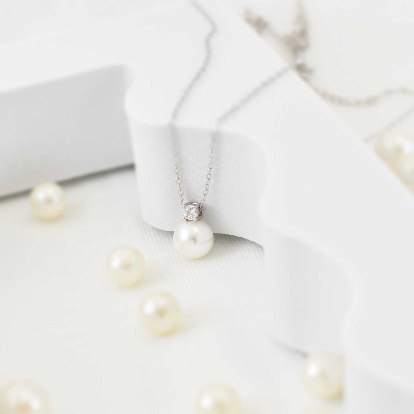 Minimalist Pearl Necklace