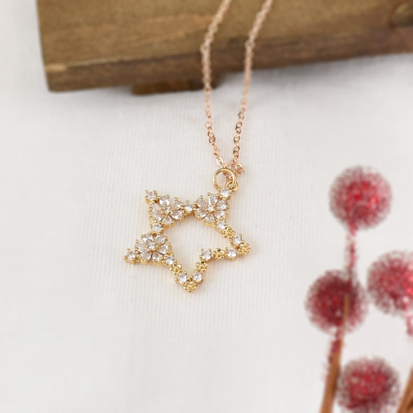 Large Golden Crystallized Star Sweater Chain
