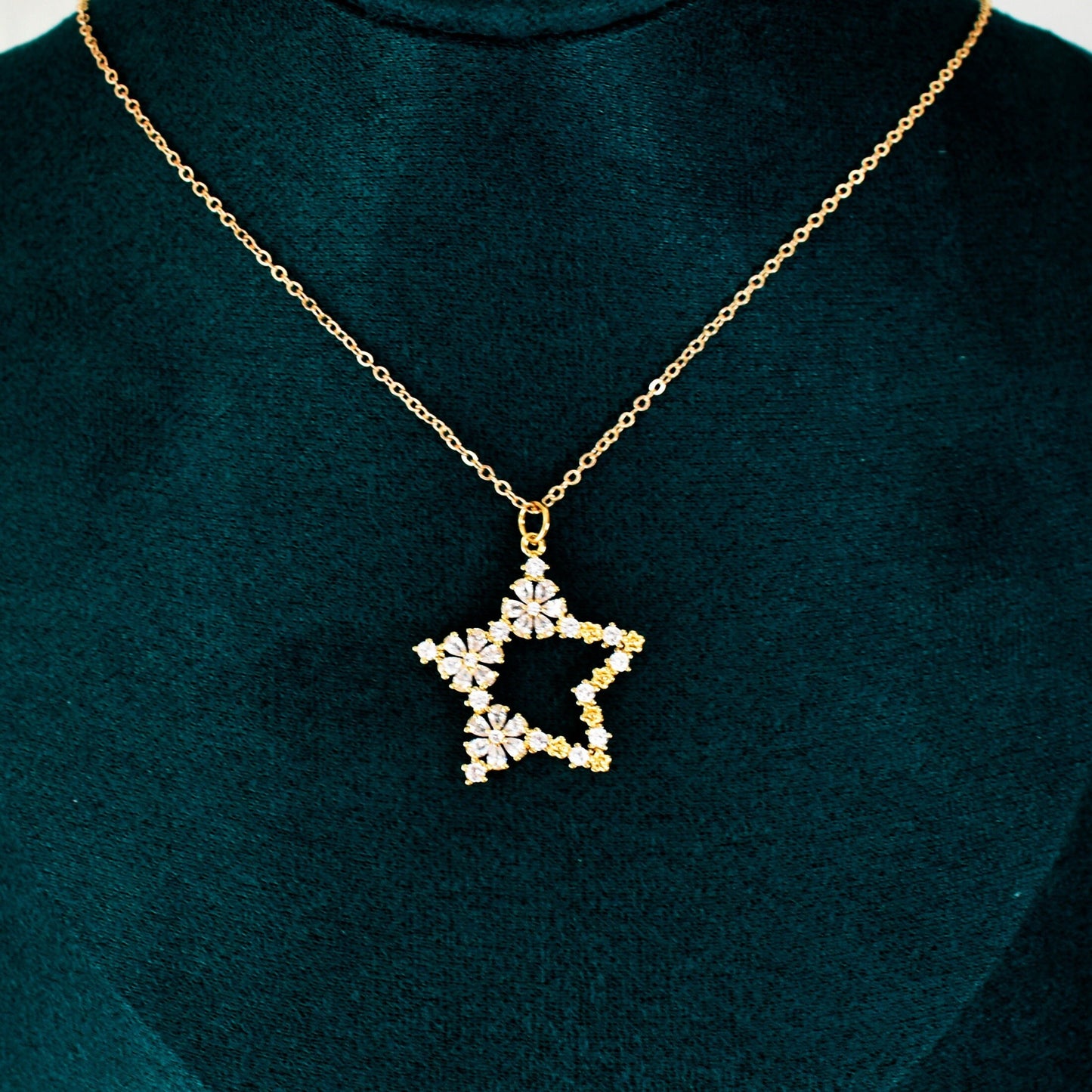Large Golden Crystallized Star Sweater Chain