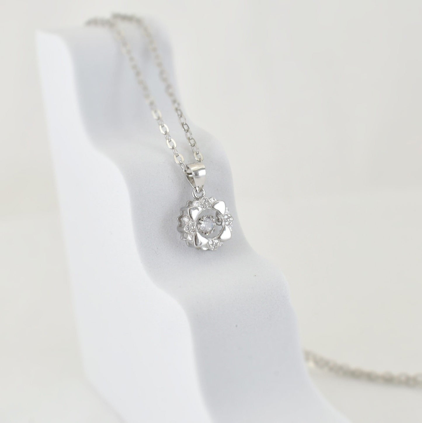 Snowflake Sliver Necklace with Zircon