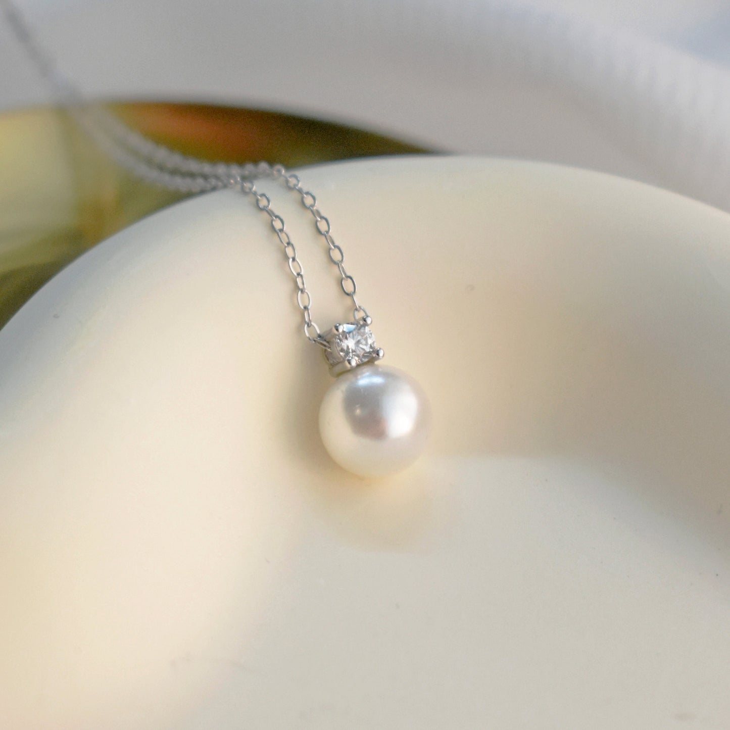 Minimalist Pearl Necklace