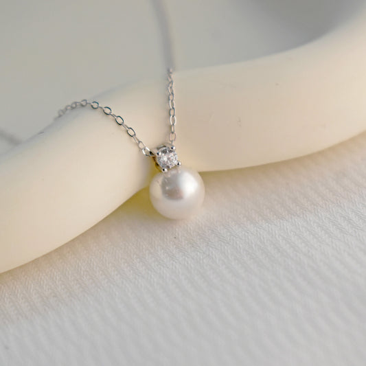 Minimalist Pearl Necklace