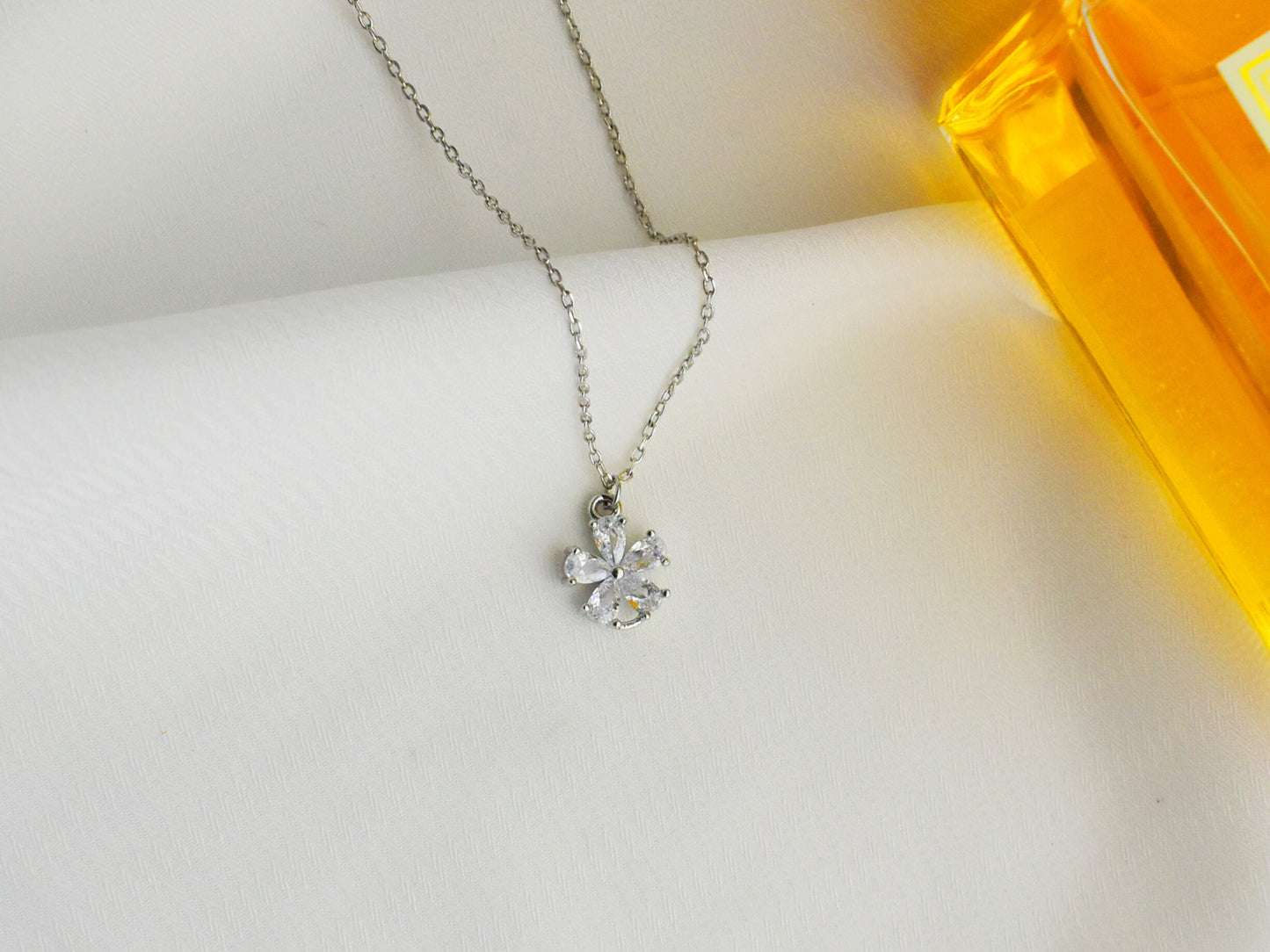 Silver Concaving Daisy Necklace
